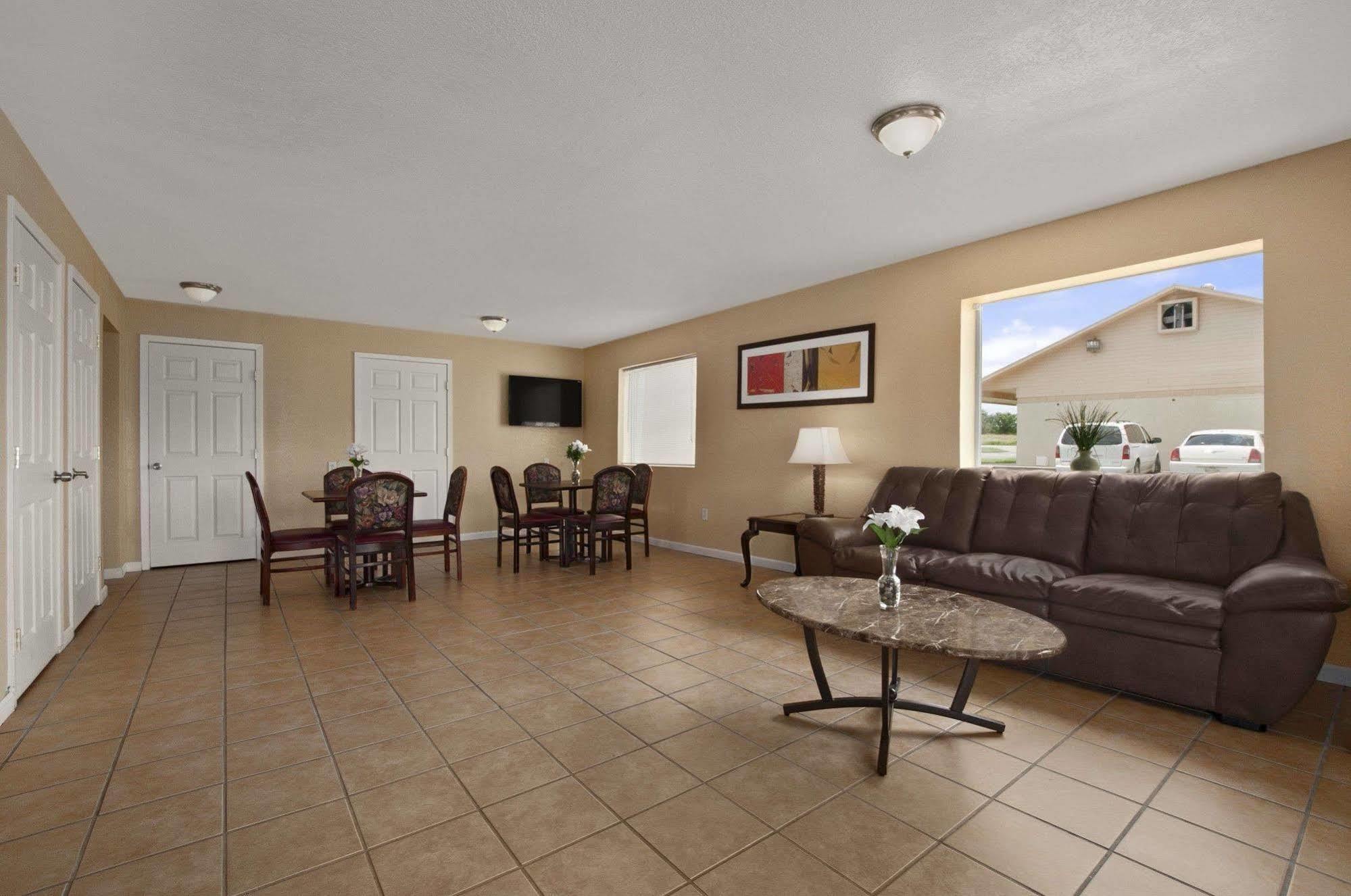 Super 8 By Wyndham Corsicana Exteriér fotografie